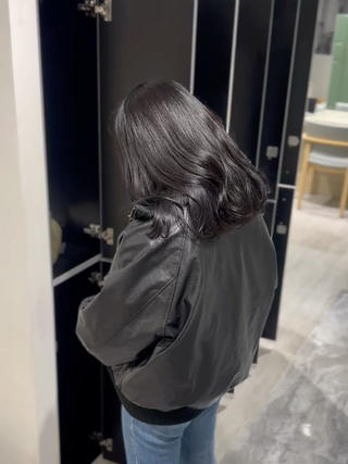 暗めグレー × 艶巻き

暗髪カラー　グレージュ　グレー　赤みなし
透明感カラー　艶カラー　韓国風　韓国巻き 