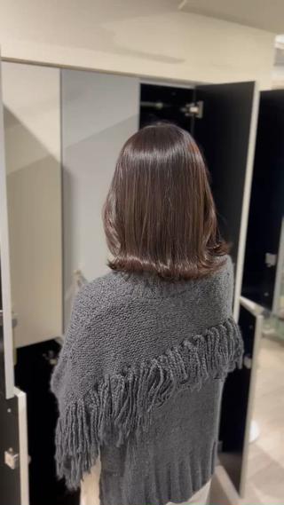 透明感グレージュ
お洒落な暗髪にしたい方におすすめです︎

艶巻き仕上げもお任せください 