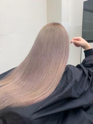 【 lavender greige 】 ラベンダーグレージュ
ブリーチ2回から作れる女の子らしさ抜群のハイトーンカラーです。 