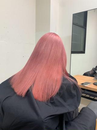 【strawberry pink 】 ストロベリーピンク

女子ウケ最強ピンク
少し濃いめのピンクで色落ちまでも楽しめます
だんだんペールトーンからブロンドになるの
イメージや色んなカラーを楽しみたい人にぴったりです 