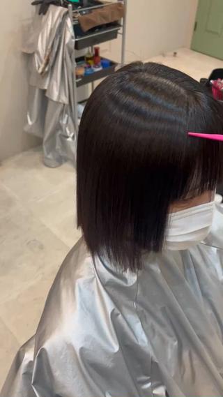 限定メニュー超艶感縮毛矯正。水を纏ったかのような柔らかくぷるぷるな質感
県内で僕しか取り扱ってない薬剤で仕上げる特別な縮毛矯正です。 