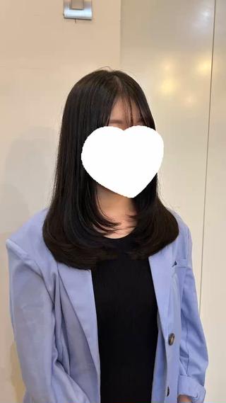 layer cut

レイヤースタイル人気です
ハイレイヤーからローレイヤーまで幅広くカットできます！

数ヶ月カットしてない方で伸ばしている方でも毛先を少しそろえてあげるだけでもサラサラになったり綺麗に伸ばすことができます

顔周りのカットも丁寧にさせていただきます！

少しでも気になる方は1度ご連絡いただけると嬉しいです！

Instagramのdmからでも大丈夫です
→@mooom_325 