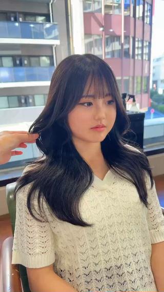 顔まわりにレイヤーを入れて
毛先に動きが出るようにしています

 