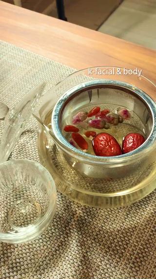 生姜で養生茶を作りしました、誰でも家で作れます♪
こんな体質：
#冷え性 
#生理痛 
#腰痛い 
#寒がり 
あまり汗をかかない、発汗したい方に
#汗対策 

注意：生姜は辛味があり、苦手な方が少なめに入れてくださいね︎

いつも動画を見て頂き誠にありがとうございます
ナガハタの動画でした。

#与野本町 
#与野公園
#上峰町 #さいたま市
#ママ 
#東京 
#養生茶 
#マッサージ 
#フェイシャルエステ 
#美容マニア 