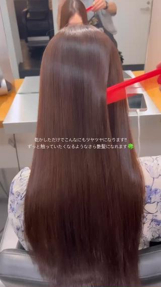 ABBEY3アシスタントのハルヤマです！

(髪質改善ストレート)

お客様一人一人に合わせた薬剤選定をすることで、必要最小限なダメージで綺麗なさら艶髪を作ることができます！
朝のアイロンの時間をなくしたい、汗や湿気でうねる、広がる、パサつく方1度僕にお任せ下さい！ 