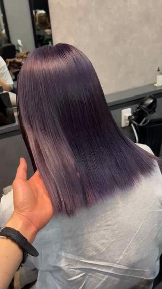ラベンダーカラー
色落ちが綺麗か色味で人気です️
黒染め履歴から何とかここまで綺麗に！！ 