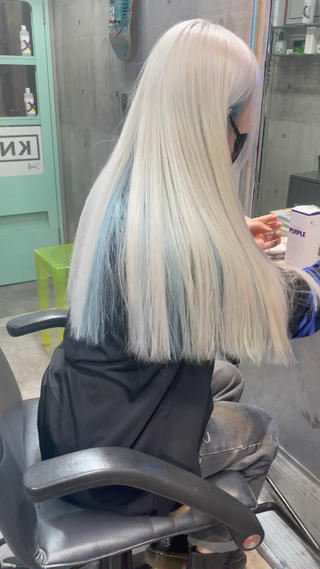 エフェクトブリーチ
ホワイト×水色カラー 