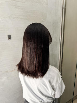 今回は、乾かすだけでまとまる ナチュラルストレート をご紹介します

うねり・広がりが気になる方、朝のスタイリングを楽にしたい方におすすめです！
髪質に合わせて薬剤選定＋アイロン操作も丁寧に施術させていただきます！ 