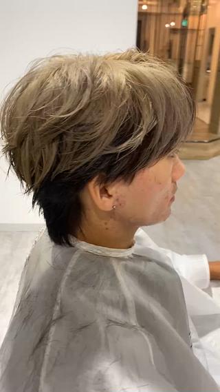 表面の毛をブリーチしてインナーの黒が見えるスタイル
全頭ブリーチ怖いけど、
少し雰囲気を変えてみたい！という方におすすめ 