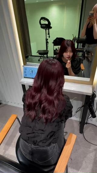 多めのレイヤー×ボルドーカラー 