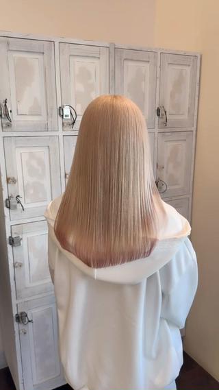 ロング カラー ルプラボウ/梨菜/ ハイトーン/ブリーチのヘアスタイル