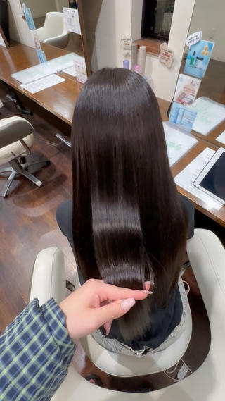 ロング カラー ルプラボウ/梨菜/ ハイトーン/ブリーチのヘアスタイル