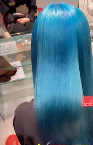 【Ocean×blue】

まず、はじめにブリーチカラーは経験です。
多くのお客さまをブリーチした
経験があるからどんな毛質でも、
綺麗なハイトーンが可能です！

複数のブリーチ剤を髪質に使い分けるので
ダメージも最小限です

複雑な履歴がある方！
カラーで失敗したことがある方
毛先がちぎれてしまった方
思った色にならなかった方

そんな経験ありませんか？？

一度、良ければお任せ下さい

・ブリーチ1回〜2回で大体の色作れます
・二度見される程綺麗なハイトーン
・色落ちは綺麗に落ちます！
・カラーはムラシャンで維持できます

初めてご来店のお客さまへ

いつも来てくださってるお客さまへ


質問&ご相談についてはご予約の際お答えします！

top stylist あかつか たつき 