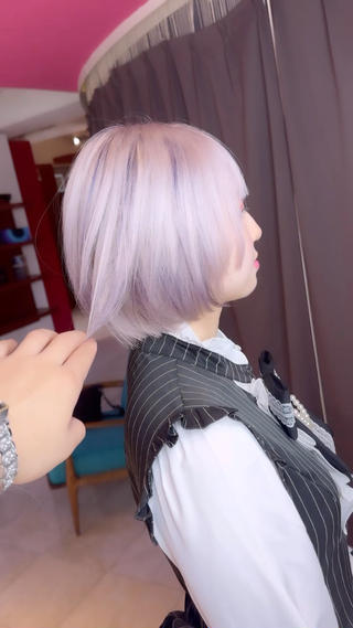 ご覧頂きありがとうございます

吉祥寺駅から徒歩5分程のearth吉祥寺店の
ハイトーンカラーリストあかつかたつきです

エリアNo.１のハイトーンカラーを
　お約束します

・ケアブリーチでダメージ90%カット
・業界最新のカラー有り
・髪質改善トリートメントあり
・色落ち指定可能
（ピンク→色落ちミルクティー）
・複雑な履歴でも一度ご相談ください！

誰よりも【丁寧】に
誰よりも【クオリティー】高く
誰よりも【寄り添い】
誰よりもお客様を【大切】に

一度、お任せ頂けないでしょうか？

必ず、掲載情報をご覧ください。
掲載情報をご覧になった方として、
予約を、承ります！ 