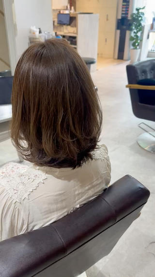 ゆるふわシルエットのレイヤーボブ 