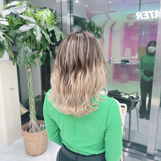 ◉ 料金 ◉
 ･ワンカラー ¥3,300〜
 ･ダブルカラーor(インナーカラー) ¥8,800〜
 ･髪質改善トリートメント ¥5500
 ･カット ¥3,300

ご来店時に手指消毒や検温、お客様用マスクの準備、お席の間を仕切るパーテーションなど、感染症対策も徹底しております

可愛くなりたい方
イメチェンしたい方
大切な日のメンテナンス等

是非1度私におまかせ下さい

【よくある質問】

Q . 予約はどうしたらいいですか？？

DMまたはストーリーよりお待ちしております

Q . 場所はどちらですか？？

 札幌市中央区南2条西4丁目2番11号 平成観光ビル 5階
狸小路3丁目から徒歩1分
----------------------------

※※※
#ミルクティーベージュ#地毛風カラー#ヨシンモリ#オリーブカラー#グレージュ#ベージュカラー#ピンクカラー#ブルーブラック#ブラウンカラー#ハイトーン#ハイトーンカラー#ブリーチカラー#ダブルカラー#ラベンダーカラー#ピンクラベンダー#暗髪#透明感カラー#インナーカラー#ブリーチなし#ヘアカラー#髪質改善#韓国ヘア#寒色系カラー#暖色系カラー#寒色カラー#暖色カラー#ホワイトカラー#札幌美容室theater#札幌ハイトーン#札幌美容室
#バレイヤージュ 