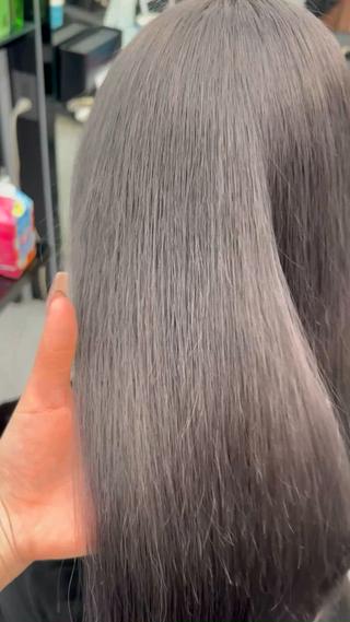 透明感のあるグレー 