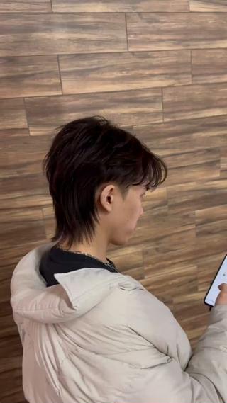 ジョングク風韓国2wayウルフ

BTSのジョングク再現ヘアです！
シャープな毛流れと軽めの襟足で
全体の質感を統一
チューニングストレートという特殊な技術で
癖毛の方でも毛流れ作りやすくできます 