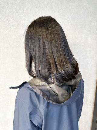 優しい薬で癖を伸ばし艶のあるサラサラ髪に髪質改善しました。 