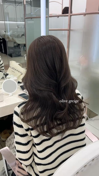 ふわっと柔らかいオリーブグレージュ 