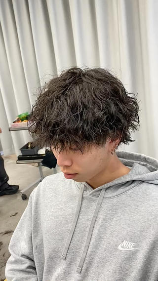 ミディアム パーマ メンズ シャドウパーマ/ ルーズパーマ/メンズのヘアスタイル