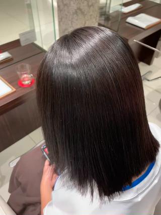 元々癖はあまりありませんでしたが、髪質改善ストレートでよりまっすぐになり艶がでました
髪質改善したい方ぜひご予約お待ちしております♪ 