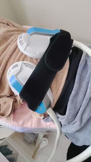 最強EMS機器は、数年前に流行ったS○XPADの数十倍数百倍の威力であり、15分間で2万回の腹筋同等レベル振動でございます
私が惚れ込んで取り入れたマッチョマシンですので、ぜひお試し頂きたく存じます