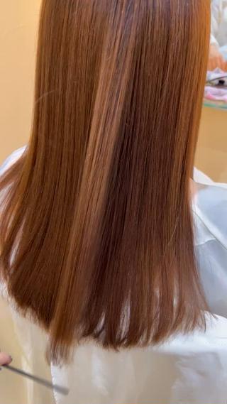 その人の髪質に沿ってやる縮毛矯正です。
しっとりとさらさらに、ツヤツヤに仕上がりました！ 