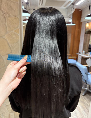  地毛風ブラックカラー
髪質改善カラー × ブラックカラー でダメージレスに透明感たっぷりの艶々美髪を実現できます
 