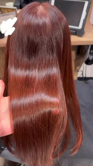 ボルドーカラー
髪質改善カラーで艶々に
寒くなってきた季節にぴったりのこっくりしたボルドーのお色味です 