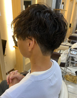 メンズカットパーマ！
しっかりと動きを出してスタイリングを楽に
一気に垢抜け！おしゃれパーマ！！

［表参道/メンズカット/メンズパーマ/眉カット］ 