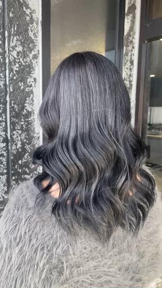 シルバー系のハイライトカラーです

※ 風が強いときに撮りました 