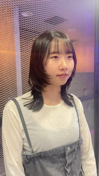 ミディアム 手塚 由佳のヘアスタイル