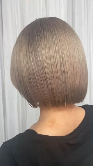 ショート カラー 手塚 由佳のヘアスタイル