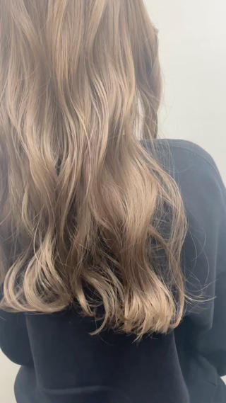 ロング カラー 手塚 由佳のヘアスタイル