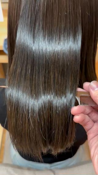 透明感のあるグレージュ系で染めたのでオイルミストだけで仕上げただけでツヤツヤに 