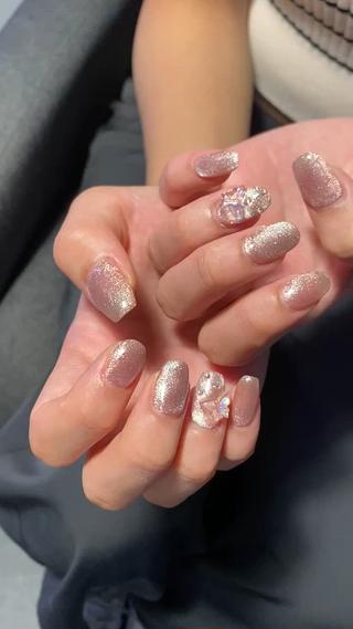 派手すぎない控えめオフィスネイル
アート追加　550円〜 