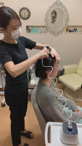 メイクの上からOK！
椅子に座ったままOK！
ルビーセル(ヒト幹細胞培養液スプレー導入)

週１で通われる方も

フェイシャルエステだけでなく
スプレー圧で、デコルテ首周り
頭皮のリンパマッサージもしていきます。

施術時間は20分程度！

施術と施術の間にルビーセルを入れたり♡
よもぎ蒸しとセットで利用していただいたり♡

しわ、たるみ、くすみ、乾燥肌などの年齢肌には
やっぱりヒト幹細胞培養液

こちらはホームケアとして導入する事も可能です(^^) 