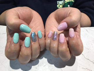 アシンメトリーネイルデザイン 