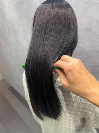 酸熱トリートメントと呼ばれる髪質改善のデメリットを無くした新しいタイプのアルカリ酸熱トリートメントと更にTOKIOトリートメントでダブルでケアしてディープバイオレットで染めました！
 