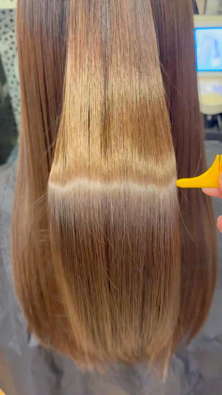 広がりを抑えたいモデルさん
縮毛矯正で広がりを抑えつつ、ツヤツヤに 