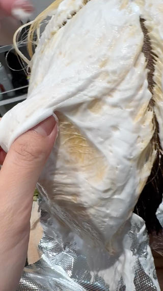 ワンブリーチでピンク
アクセスフリー　6% 50分
12ピンクとクリア　2：1  
カラーミューズピンク20%  15分 