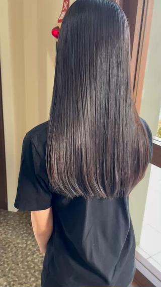 艶々ストレートにしませんか？？
癖がある方はもちろん！癖がない方もストレートかけると動画のようなサラサラヘアに！！

朝起きてすぐ出かけたい！
毎日サラサラがいい
褒められる艶髪にしたい！
アイロンしなくてもまとまる髪にしたい！
癖が嫌だ、なんとかしたい、、

理想の艶髪はストレートをかけると叶います。
是非一度お試しください♪ 