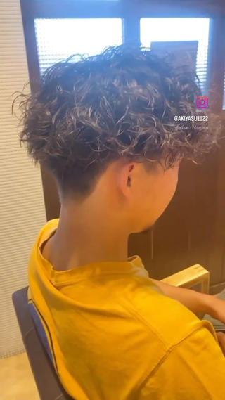 ツイストスパイラルパーマです。
緩めの強めご相談ください！
スタイリングしなくても決まります！
垢抜けたい方一度お試しください！ 