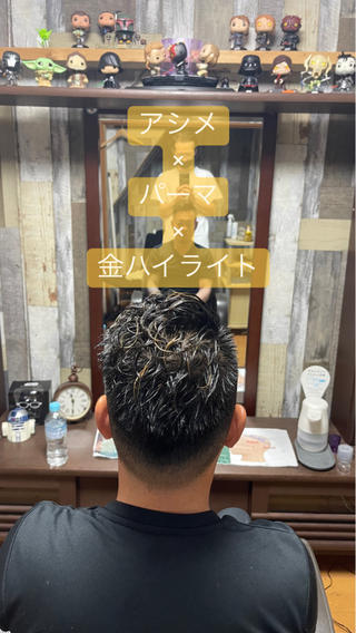 アシメ短髪が好きなメンズの大人気スタイル！

アシメ×パーマ×ハイライト 