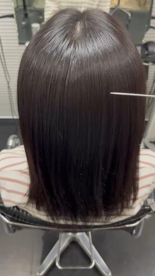 酸性ストレートはリタッチも出来ます！！
毛先のダメージを考えて毛先は髪質が良くなるようにトリートメントなどでケアしながら根元はしっかり癖を伸ばすことでダメージせず髪質改善出来ます！ 