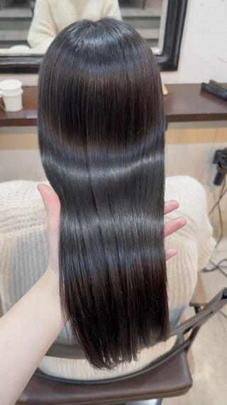 ロング カラー eTONe所属・三條 朋香のヘアスタイル