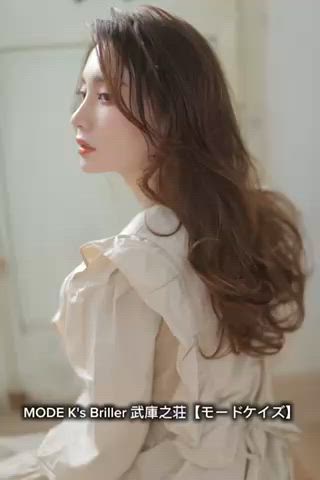 【韓国風レイヤー✕垢抜けヘア】
今話題の韓国風レイヤースタイルで、簡単に垢抜けた印象を手に入れませんか？、
顔まわりに自然に入れたレイヤーが小顔効果を引き出し、動きのある柔らかいシルエットが大人可愛い雰囲気を演出してくれます★
重たく見えがちなロングヘアも、レイヤーを入れることで一気に軽やかに！
朝のスタイリングも簡単で、毛先を少し巻くだけでふんわり感が出るので忙しい方にもおすすめです。。
こんな方におすすめ
最近髪型がマンネリ化している
\顔まわりに抜け感が欲しい
韓国っぽいトレンドヘアにしたい

モードケイズブリエで
10代～60代幅広い層のお客様を担させていただいております！ 