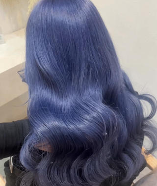 ラベンダーブルー
こちらの明るさにするためには2回以上のブリーチが必要です
1回のブリーチですともう少し濃いめのブルーになります 