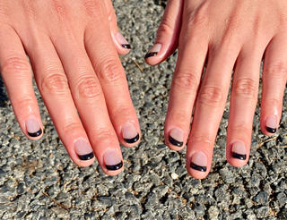 #ブラックフレンチ#黒フレンチ#パキッとネイル#フレンチデザイン#オーロラネイル#韓国ネイル#フレンチネイル#ネイルデザイン 